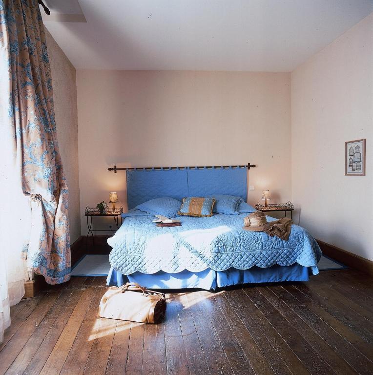 Hotel Les Orangeries Lussac-les-Châteaux Habitación foto
